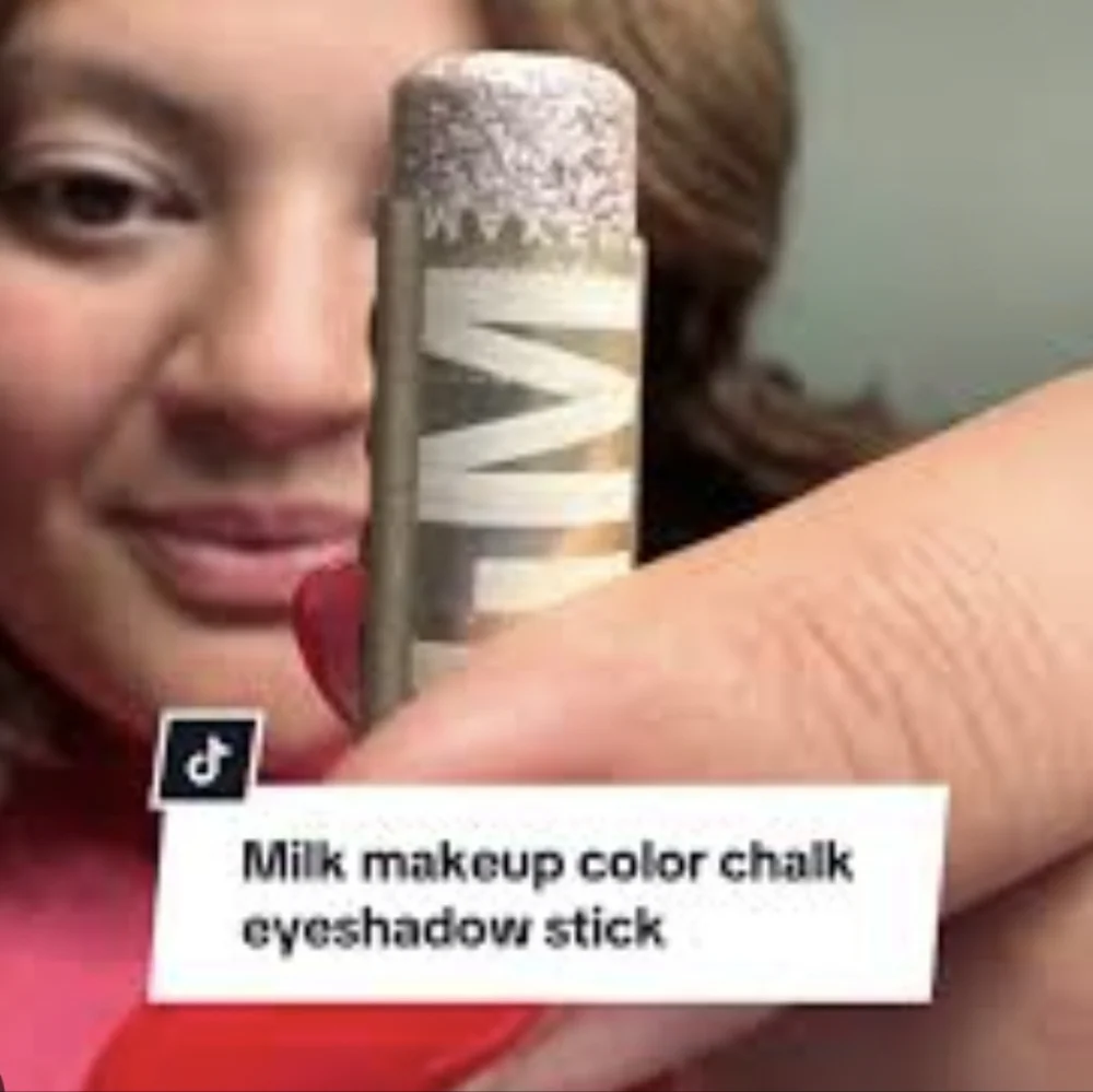 ❇️🧚‍♀️HULA HOOP Milk Makeup Color Chalk NWT
